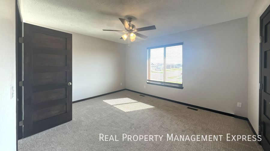 Building Photo - 9719 W Broek Dr