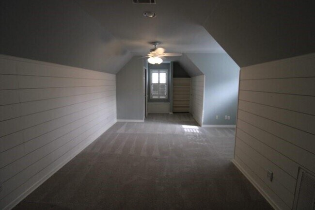 Building Photo - 183 W Commons Dr