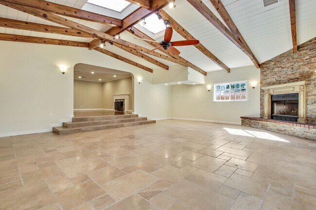 Building Photo - 5923 Jumilla Ave