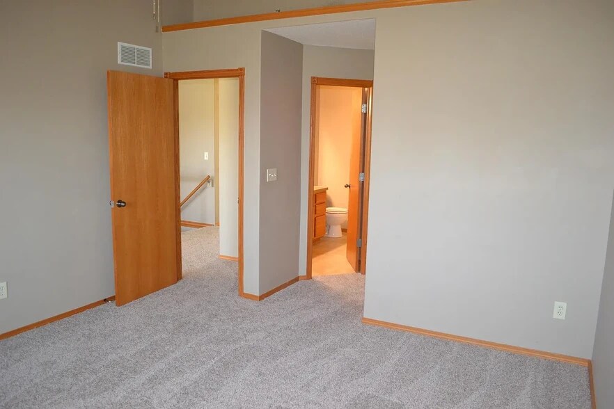 Building Photo - 6022 E Ironhorse Cir