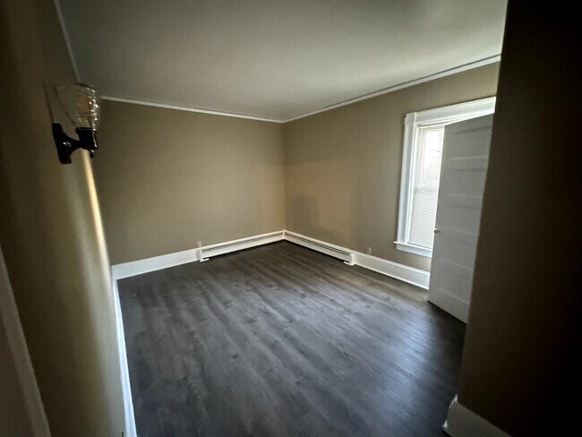 Building Photo - 569 Rimmon St