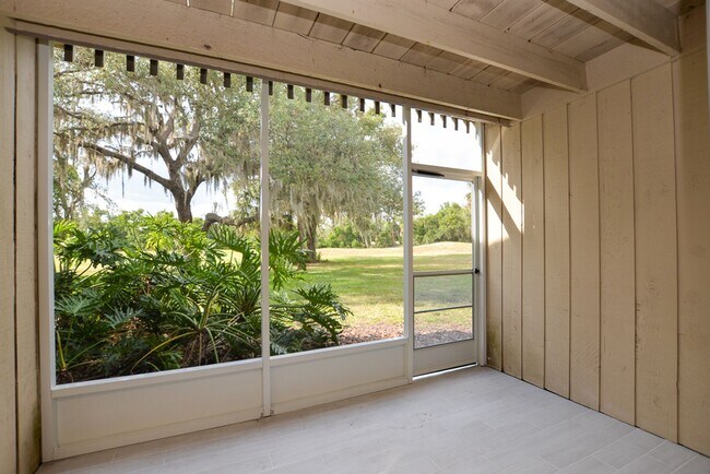 Building Photo - 622 Olde Camelot Cir
