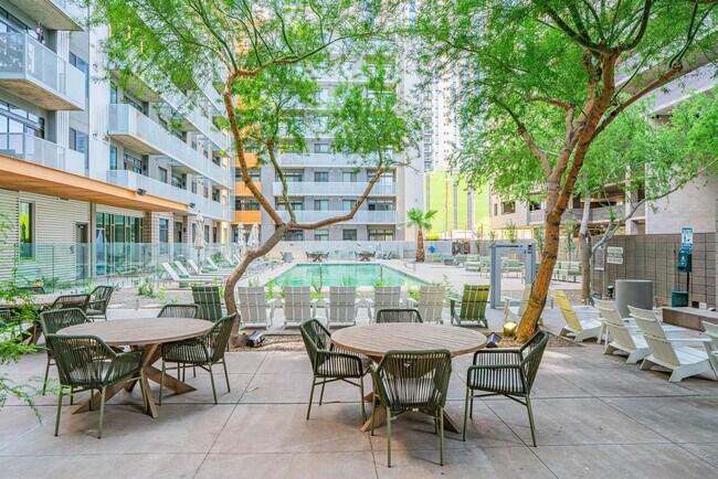 Building Photo - 915 N 4th St