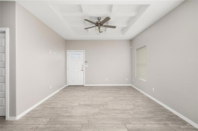 Building Photo - 1722 E Davenport St