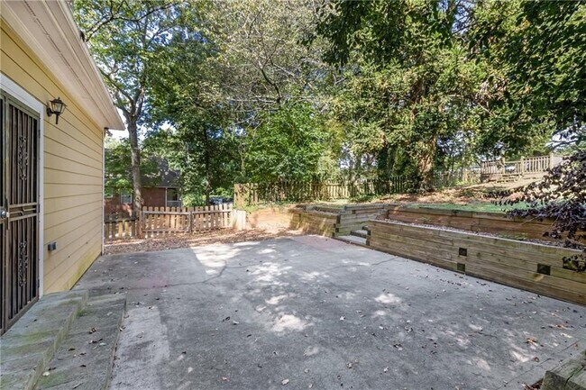 Building Photo - 717 Dill Ave SW