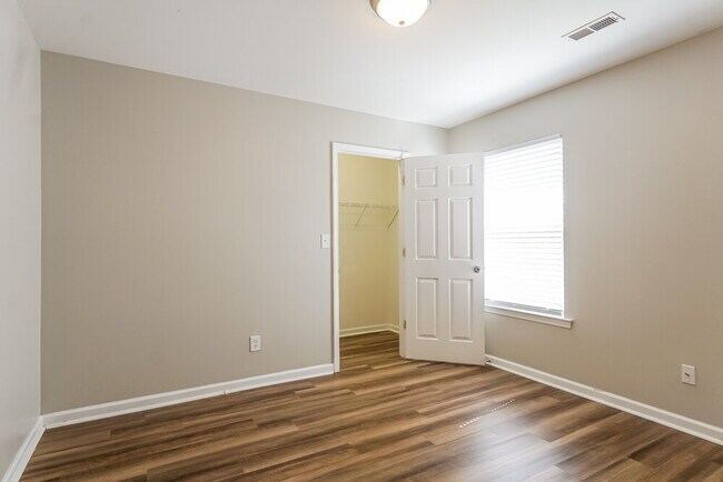 Building Photo - 21898 Eastern Valley Rd