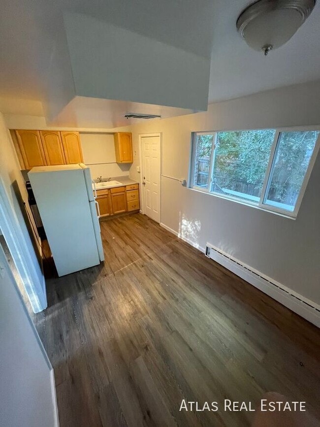 Building Photo - 1853 W Mosier Pl