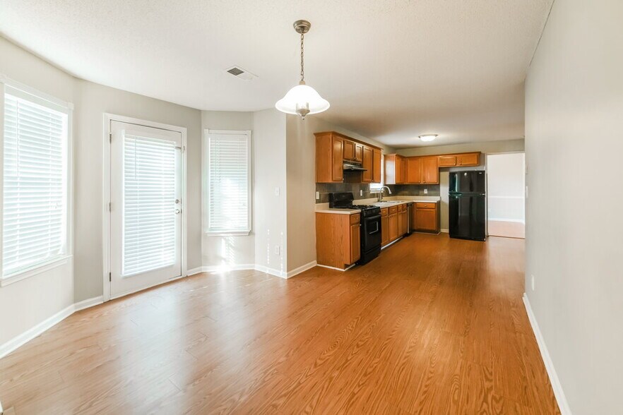 Building Photo - 5442 Beaver Lake Dr SW