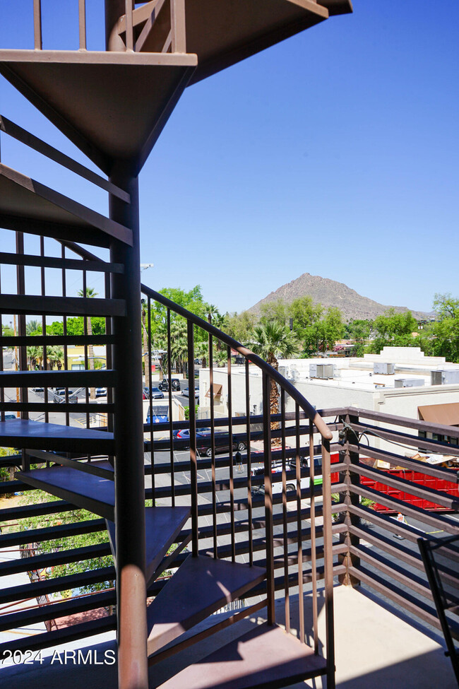 Building Photo - 4020 N Scottsdale Rd