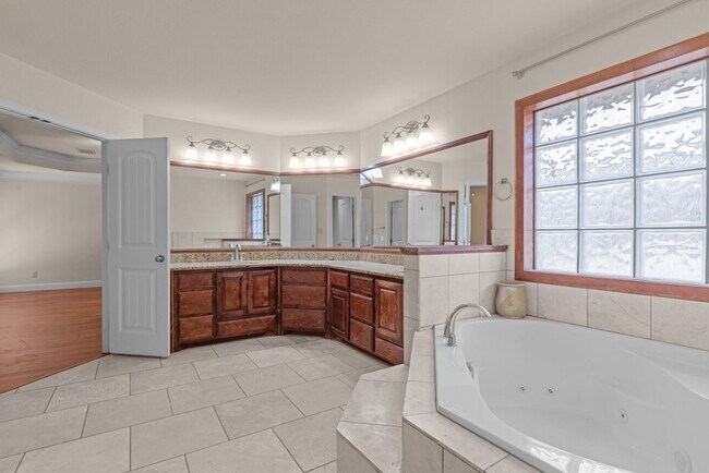 Building Photo - 2801 Savoy Pl