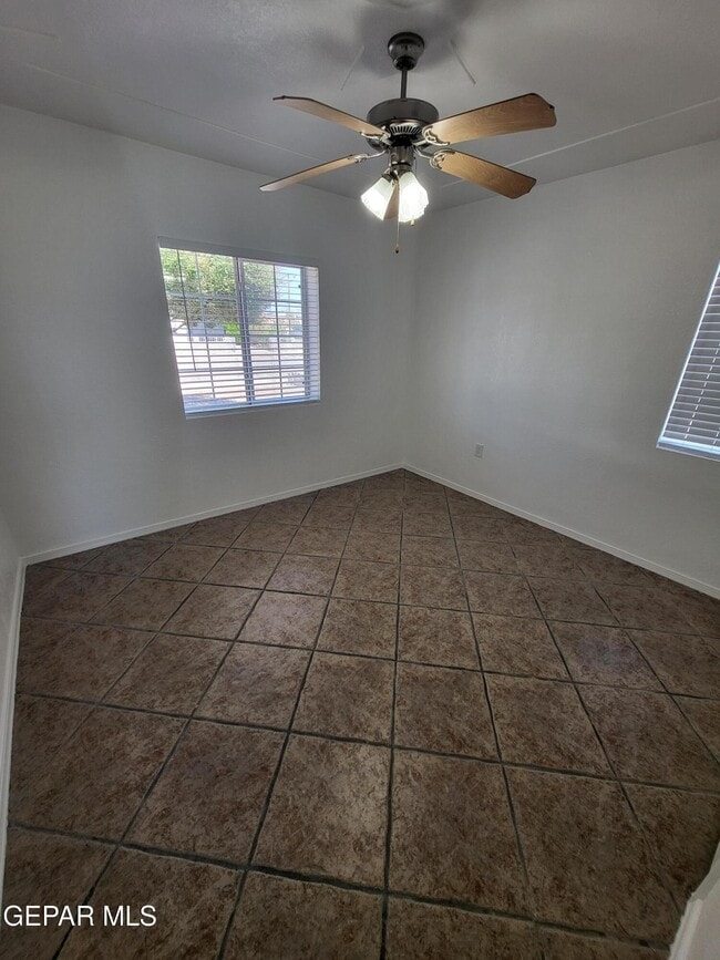 Building Photo - 4600 Sierra Vista Dr