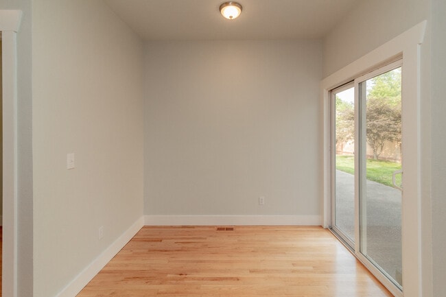 Building Photo - Charming 3-bedroom home with AC on Palisad...