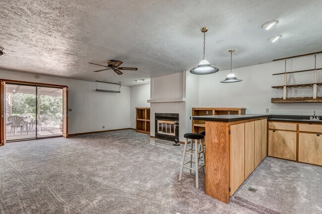 living room - 27 Summit Cir