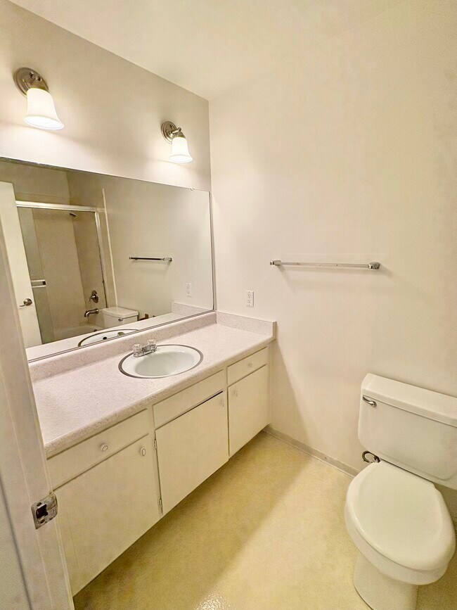 Building Photo - 959 Wallace Dr