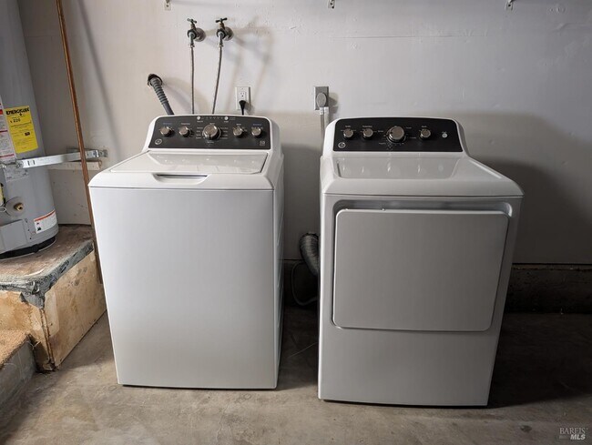 Building Photo - 663 Spring Ln