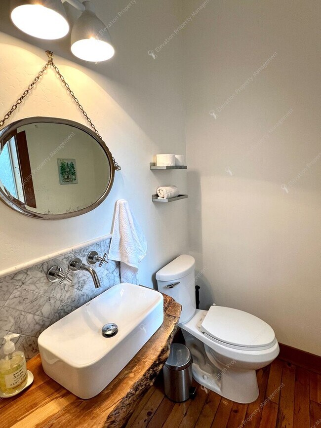 Building Photo - *Unfurnished* Charming, updated and walkable west side 3 BR + den/office