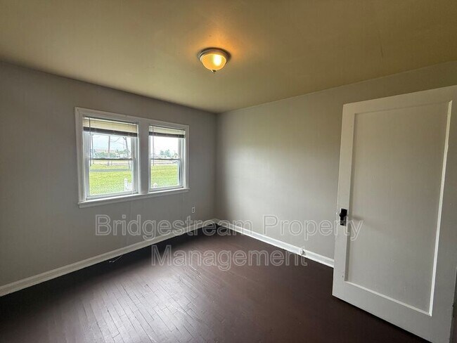 Building Photo - 506 Middle St