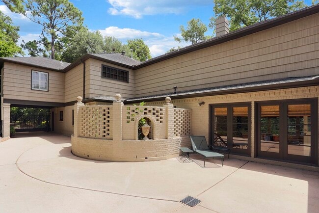 Building Photo - 9 Pine Forest Cir