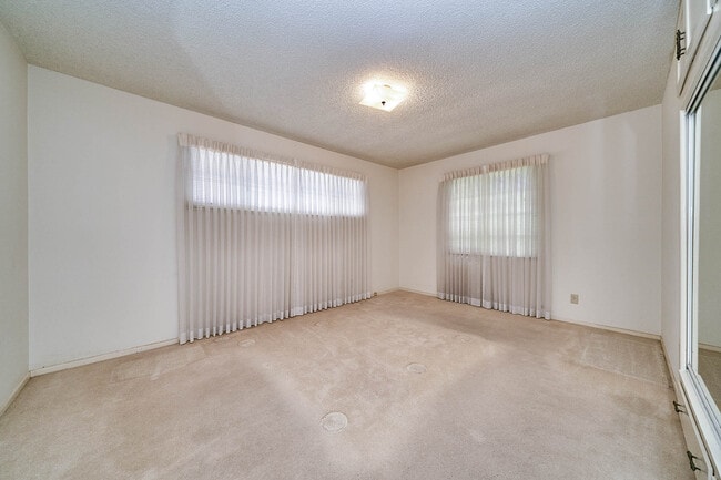 Building Photo - 2136 Paseo Del Mar