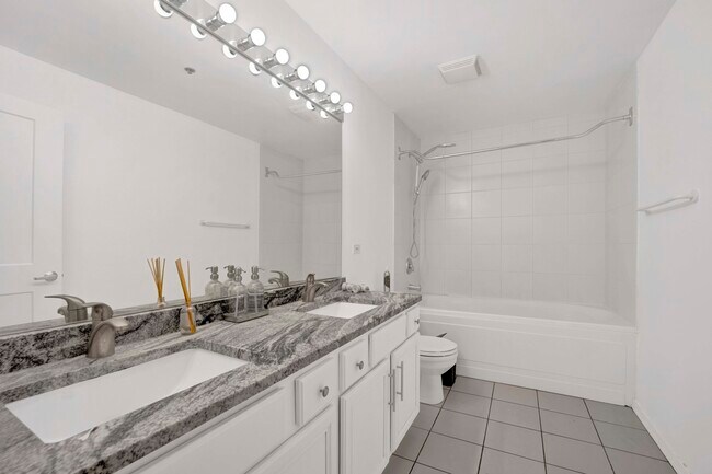 Building Photo - 1524 S Sangamon St