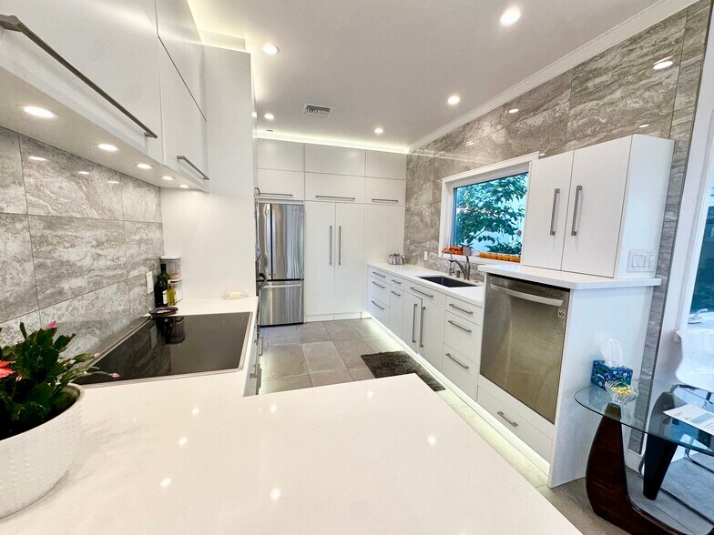 Building Photo - 2315 24th St