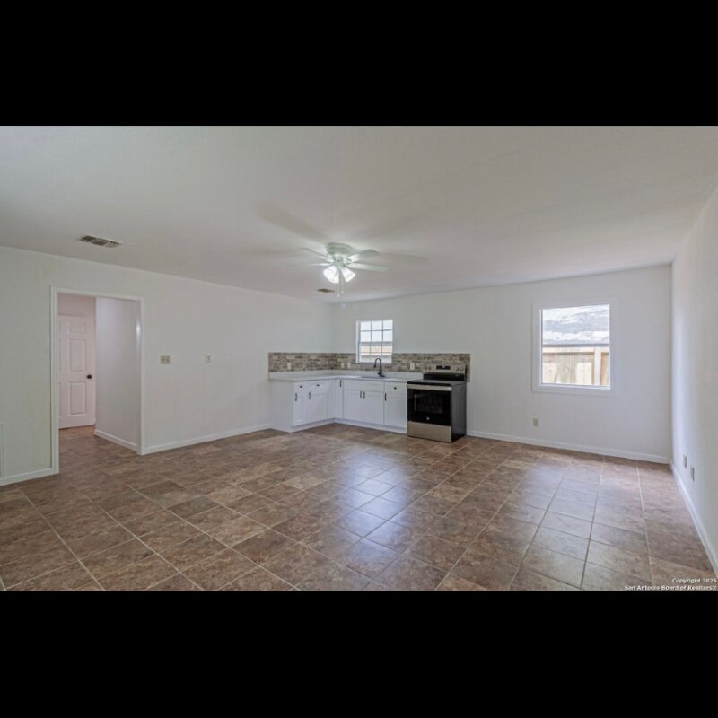 Building Photo - 210 N San Jacinto St