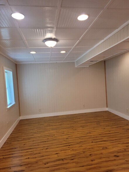 Building Photo - 1405 Karr Ln
