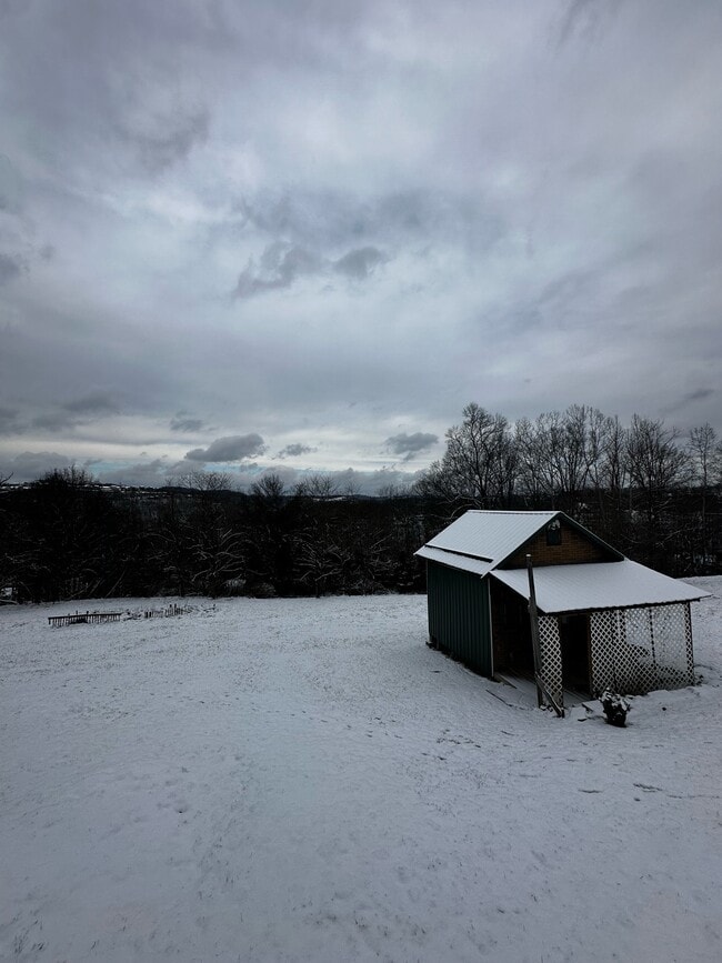 Building Photo - 223 Vinegar Hill Rd