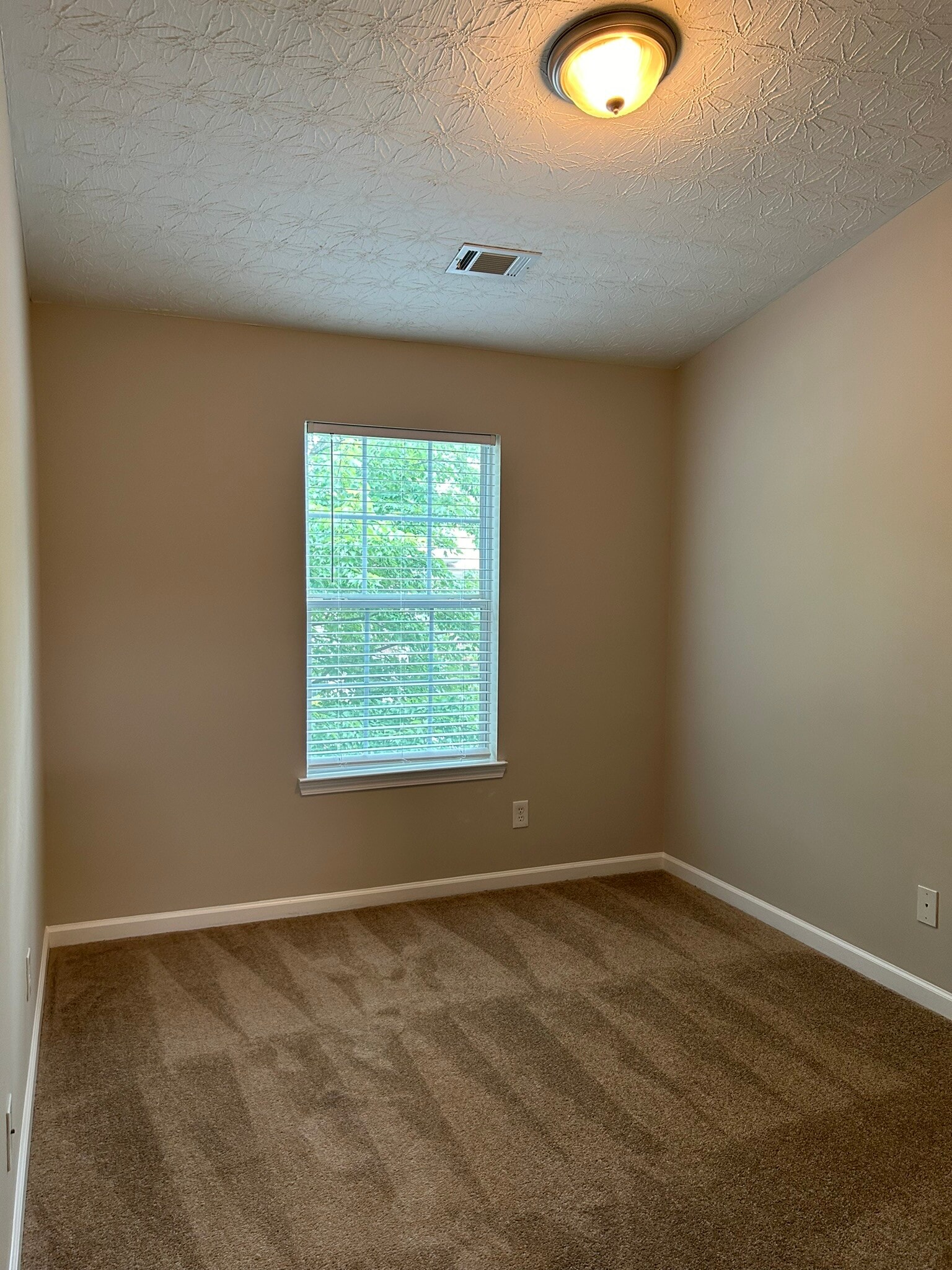 Building Photo - 2916 Vining Ridge Ter