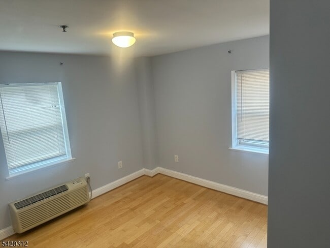 Building Photo - 70 S Munn Ave