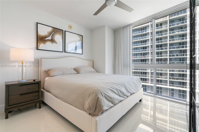 Building Photo - 475 Brickell Ave
