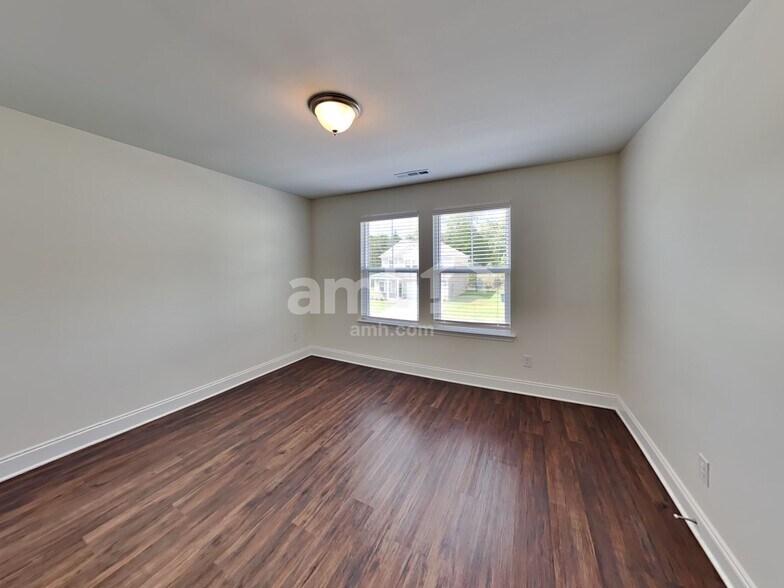 Building Photo - 5956 Hagar Vly Dr