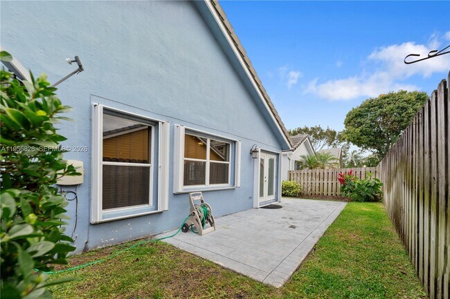 Building Photo - 2707 Pinewood Ct