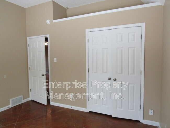 Building Photo - 9480 Grove Rd