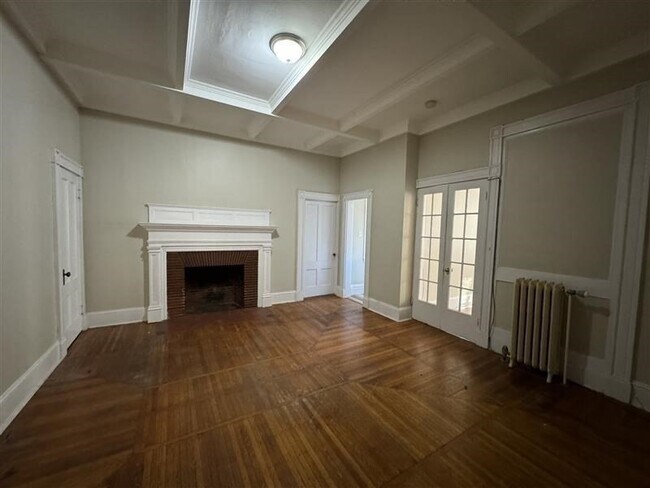 Building Photo - 542 County St