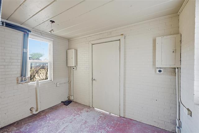 Building Photo - 305 W Morton St