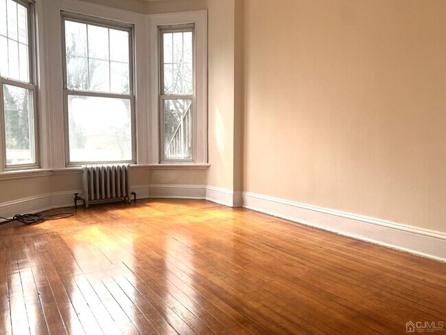 Building Photo - 207 Woodbridge Ave
