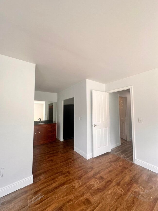 Building Photo - 11898 Cove Pl
