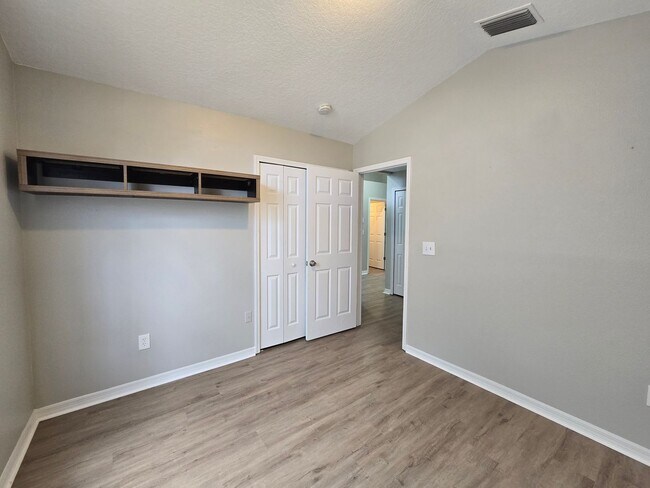 Building Photo - New Listing in Land O'Lakes