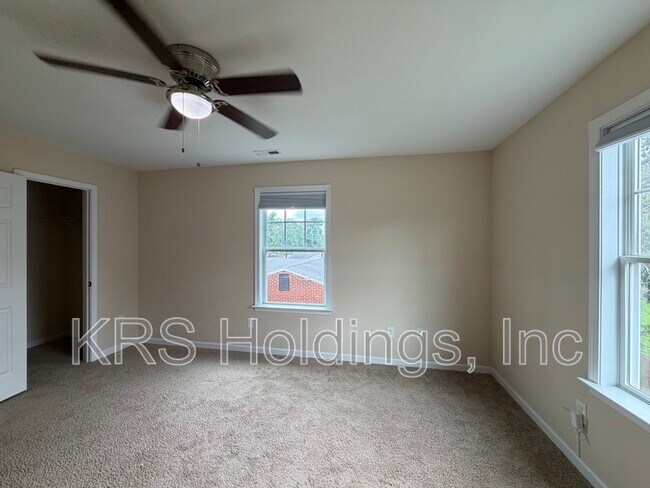 Building Photo - 167 Settlers Landing Rd