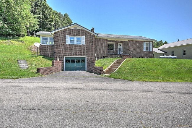 Building Photo - 597 Clear Branch Rd
