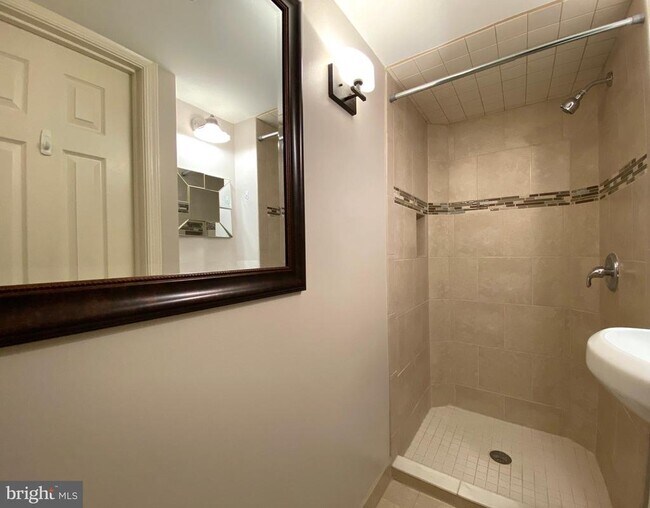 Building Photo - 7684 Green Garland Dr