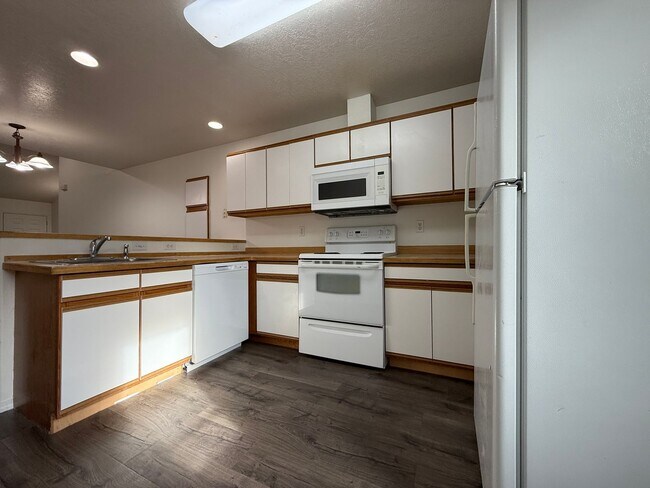 Building Photo - CHECK OUT THIS OPEN FLOOR PLAN HOME IN RED...