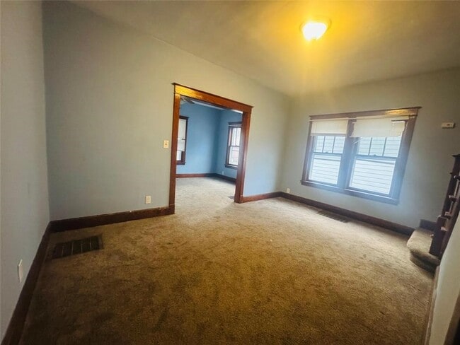 Building Photo - 20 Elm St