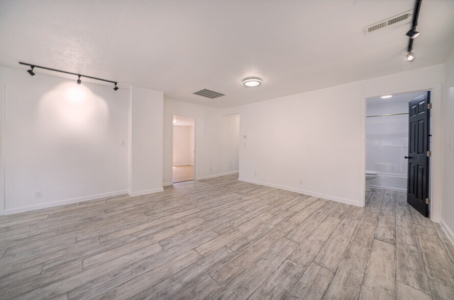 Building Photo - 212 McArthur Dr