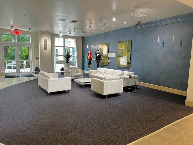 Building Photo - 2000 N Bayshore Dr