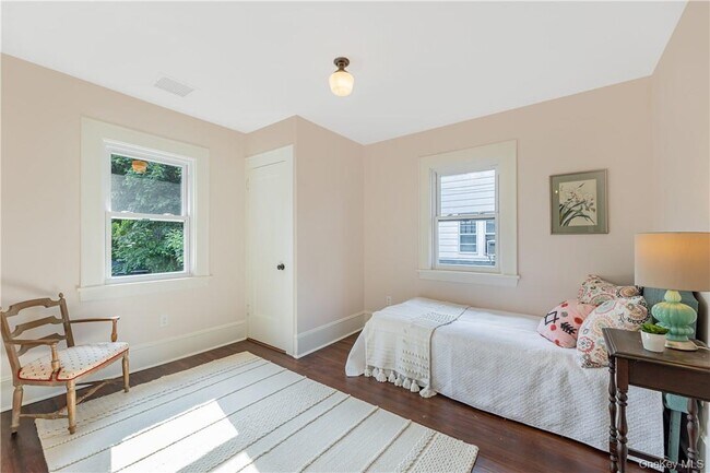 Building Photo - 12 Risley Pl