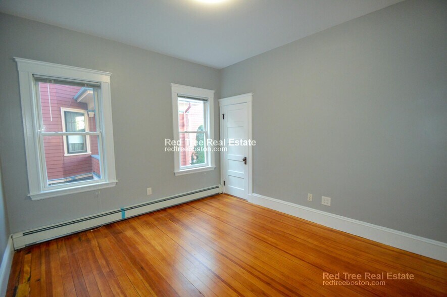 Building Photo - 65 Mapleton St