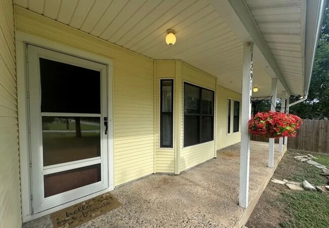 Primary Photo - 1291 Edgewater Falls