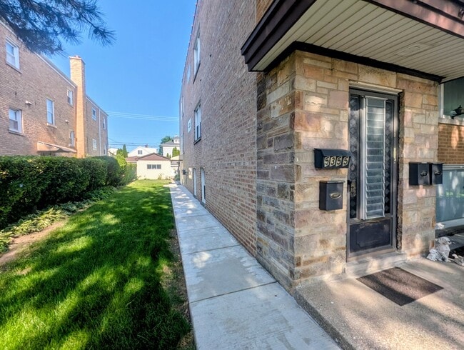 Building Photo - 5355 N Central Ave